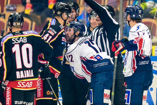 Luleås Ilari Melart och Linköpings Sebastian Karlsson i