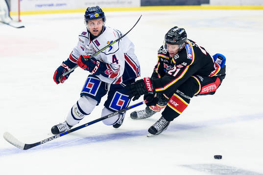 Linköpings Chad Billins och Luleås Emil Sylvegård