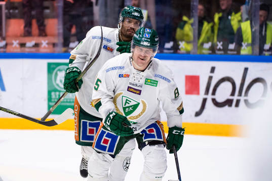 Färjestads Mikael Johansson har gjort 3-1 och jublar