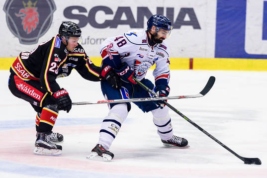Linköpings Daniel Rahimi jagas av Luleås Lucas Wallmark