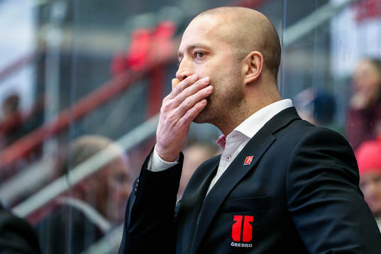Örebros assisterande tränare Johan Tornberg deppar
