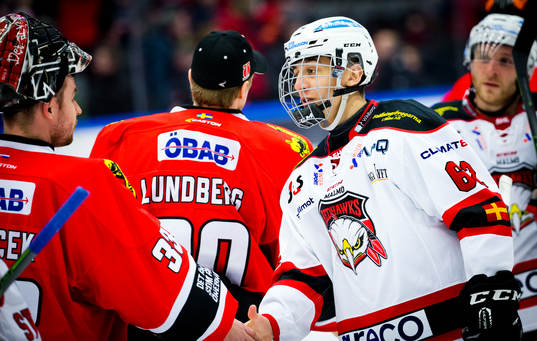 Malmö Redhawks Martin Fehervary tackar Örebros målvakt