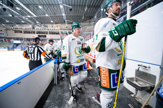 Färjestads Mikael Johansson går ut