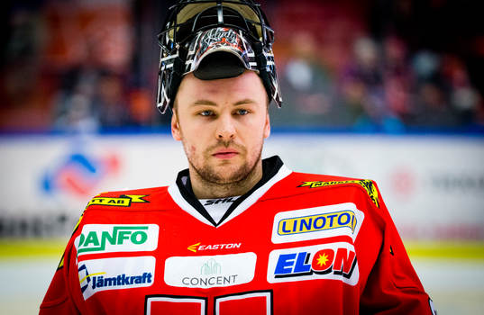 Örebros målvakt Julius Hudacek deppar