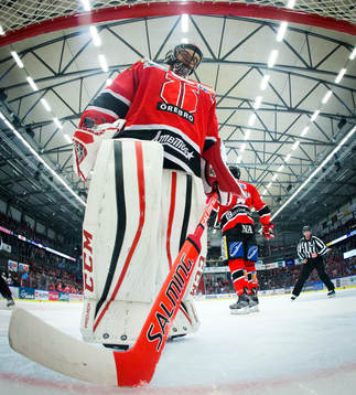 Örebros målvakt Julius Hudacek deppar