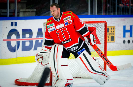 Örebros målvakt Julius Hudacek deppar
