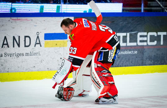 Örebros målvakt Julius Hudacek deppar