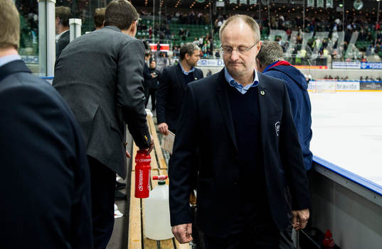 Rögles tränare Anders Eldebrink deppar
