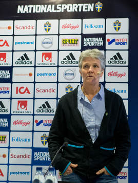 Sveriges förbundskapten i fotboll Pia Sundhage presenterar