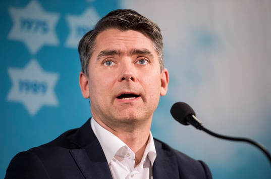 Malmö FFs VD Niclas Carlnén när Allan Kuhn