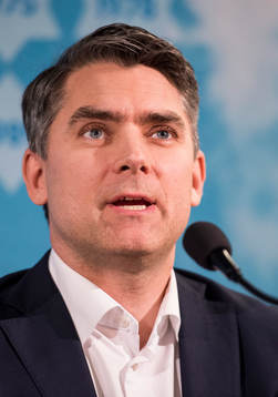 Malmö FFs VD Niclas Carlnén när Allan Kuhn