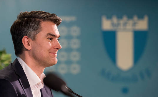 Malmö FFs VD Niclas Carlnén när Allan Kuhn