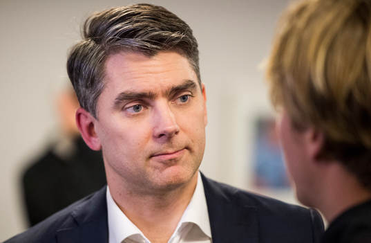 Malmö FFs VD Niclas Carlnén när Allan Kuhn