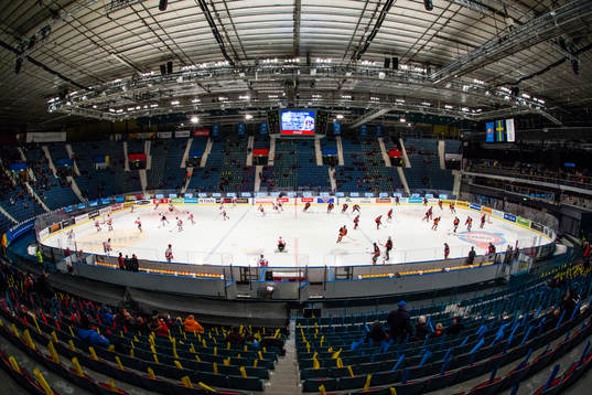 Örebros och Djurgårdens spelare värmer upp Hovet
