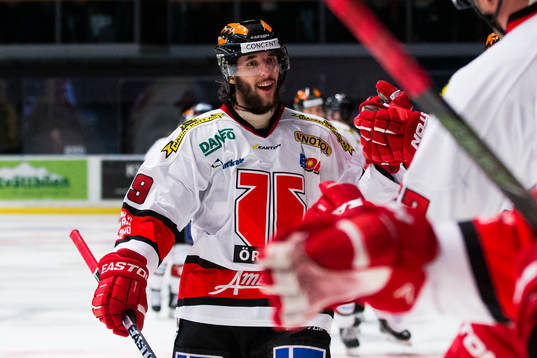 Örebros Emil Eriksson jublar