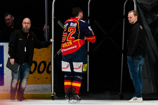 Djurgårdens Mikael Ahlén får lämna isen