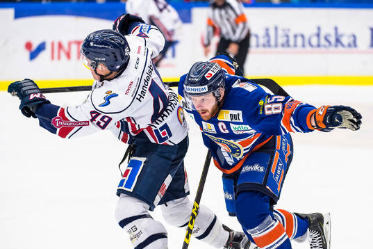 Kamp mellan Linköpings Rhett Rakhshani och Växjös Liam