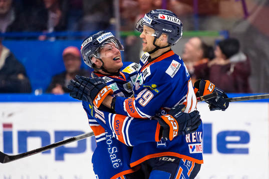 Växjös Richard Gynge och Ilkka Heikkinen jublar