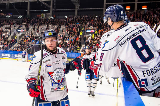 Linköpings Chad Billins jublar