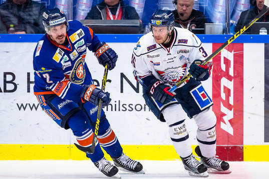 Växjös Teemu Laakso och Linköpings Niklas Fogström
