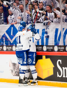 Leksands Brock Montpetit gör 0-3 och firar med Martin