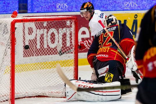 Örebros Daniel Viksten gör 1-4 bakom Djurgårdens