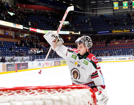 Frölundas målvakt Lars Johansson jublar