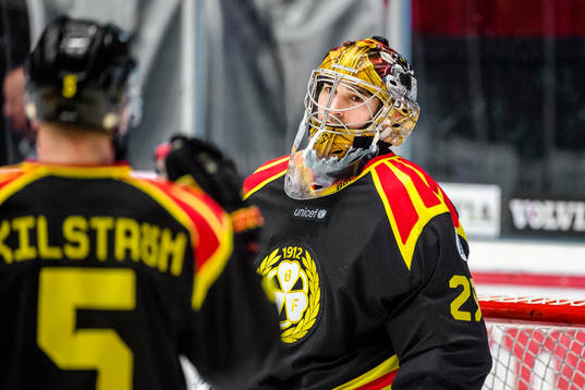 Brynäs målvakt Bernhard Starkbaum jublar