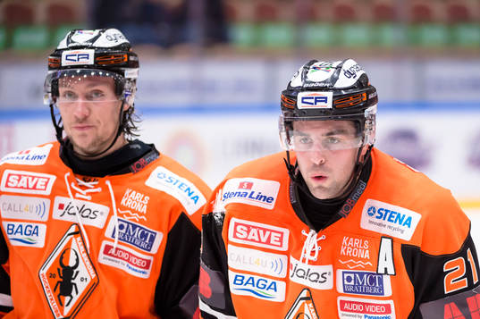 Karlskronas Jesper Olofsson  och Riley Holzapfel