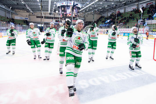 Rögles David Åslin jublar med laget