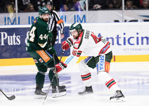 Färjestads Milan Gulas  och Frölundas Christoffer Persson