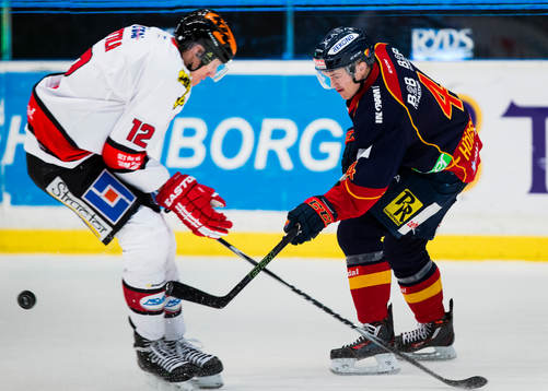 Örebros Marko Anttila och Djurgårdens Marcus Högström
