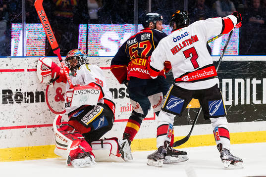 Örebros målvakt Julius Hudacek och Alexander Hellström