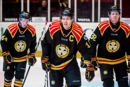 Brynäs Jonathan Pudas, Anton Rödin och Nick Johnson jublar
