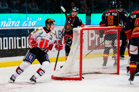 Örebros Daniel Viksten jublar