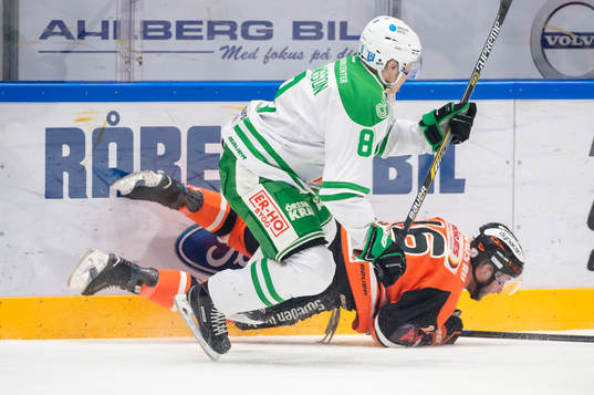 Rögles Jesper Williamsson trycker ner Karlskronas John