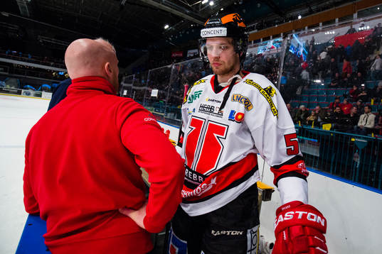 Örebros Peter Andersson står i båset