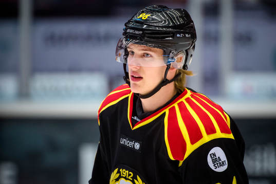 Brynäs Oskar Lindblom före ishockeymatchen i SHL mellan