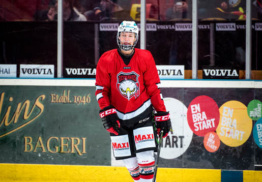 Malmö Redhawks Filip Lennström före ishockeymatchen i