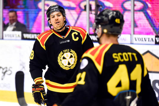 Brynäs Anton Rödin jublar
