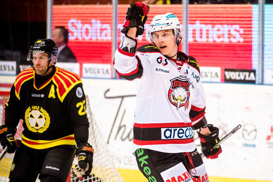 Malmö Redhawks Fredrik Händemark jublar sitt första mål