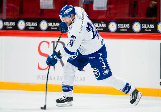 Leksands Jonas Frögren testar skott