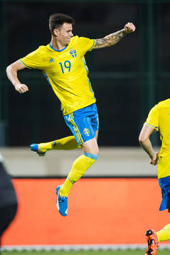 Sveriges Melker Hallberg gör 2-0 och jublar