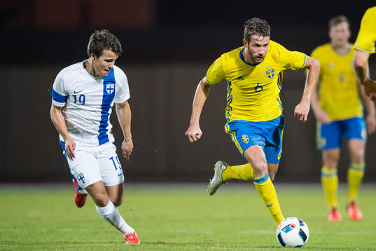 Finlands Teemu Pukki och Sveriges Marcus Rohdén