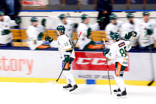 Färjestads Magnus Nygren jublar