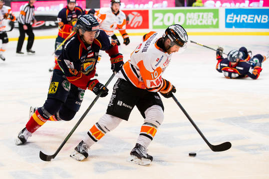 Djurgårdens Robin Press jagar Karlskronas Mattias Guter