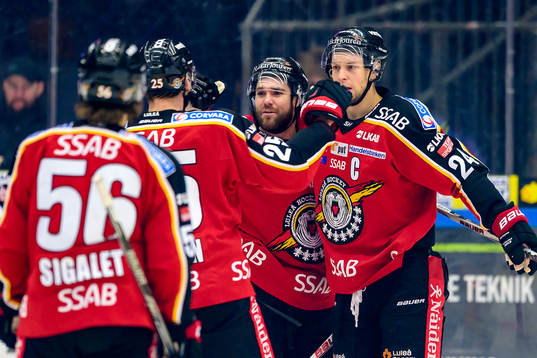 Luleås Jacob Lagacé(m) jublar