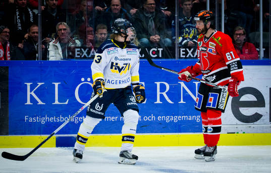 s Joseph Jonsson och Örebros Justin Hodgman gruffar