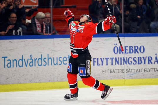 Örebros Joel Mustonen jublar