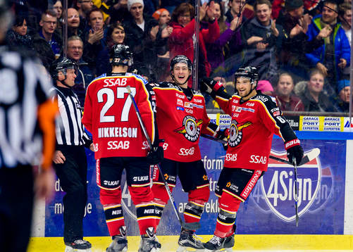 Luleås Johan Forsberg(m) och Craig Schira(h) jublar